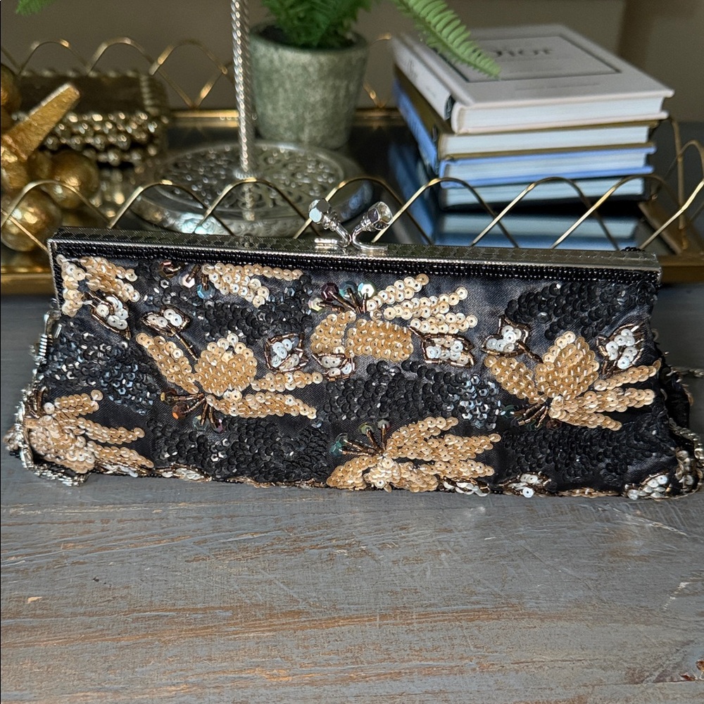 Elegant Black and Gold Sequin Clutch